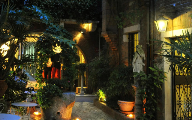 Hotel Flora