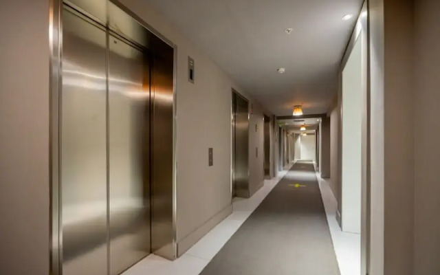 w Comfy 1BR w Fantastic Balcony in YOO