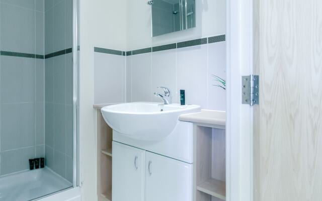 Roomspace Apartments-Courtyard Guildford