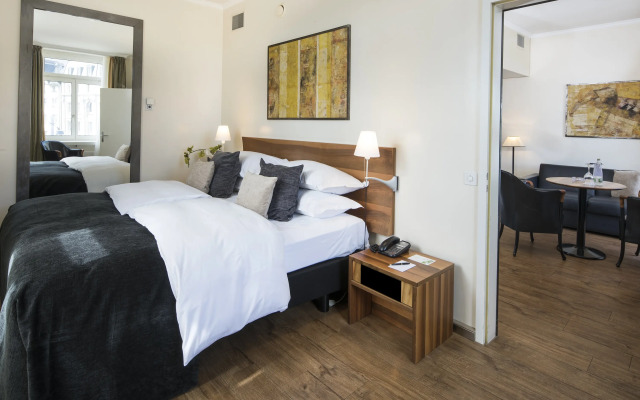 Central Plaza Hotel