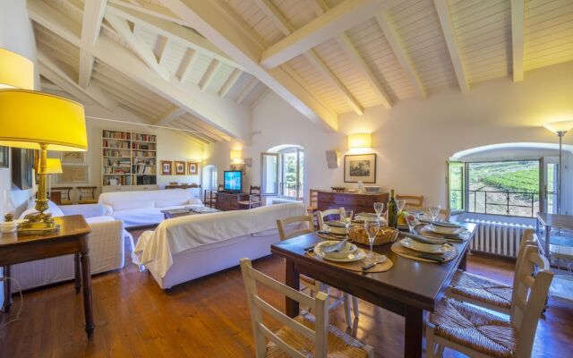 Villa Faccioli Deodara With Shared Pool