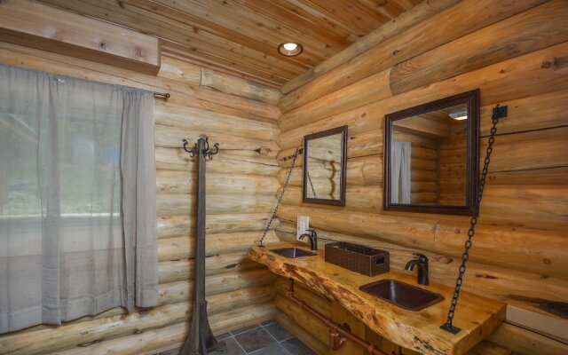 Big Log Lodge 4 Bedroom House