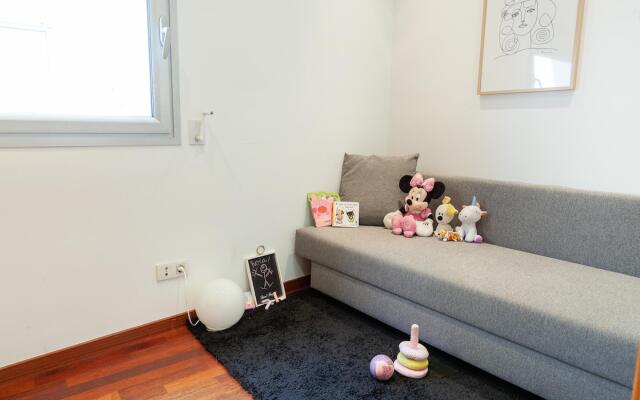MARIA · Stylish 2 BR apartment with private roof terrace