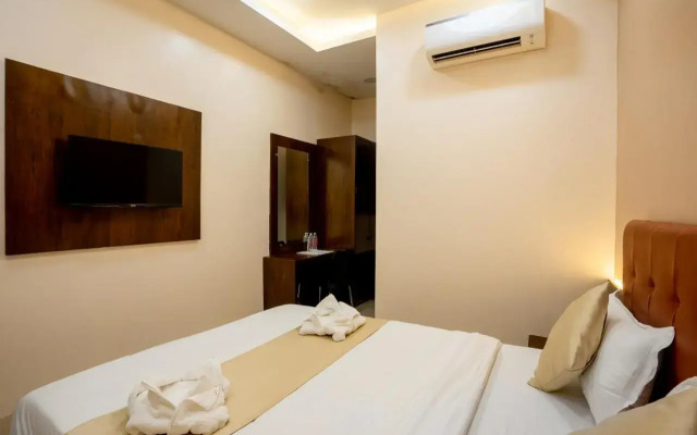 Hotel Empire - Near International Airport