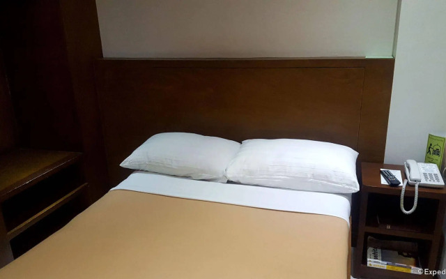 ZEN Rooms West Makati Hotel