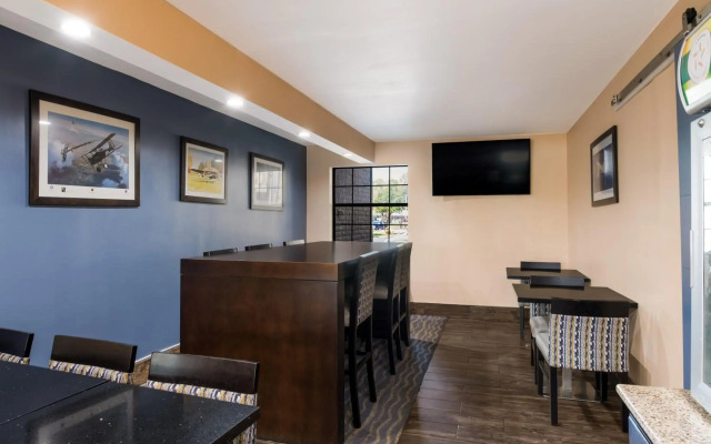 Quality Inn & Suites Airport