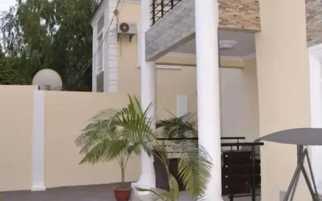 4bed Villa Sleeps 8 - Wifi, Parking, Garden
