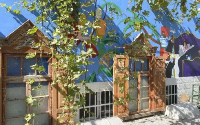 Yining Yueye Homestay