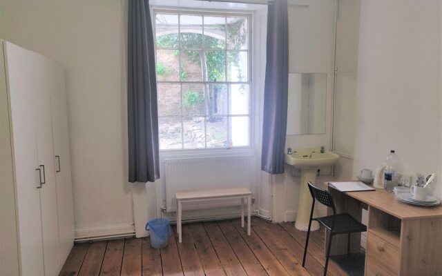 Westbourne Place Rooms - by Clifton Short Lets"
