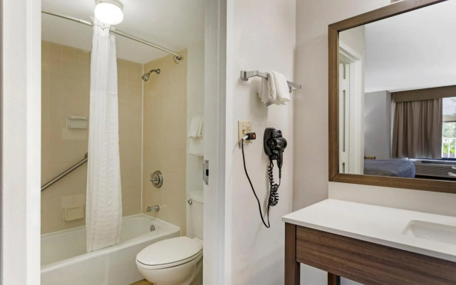 Quality Inn & Suites St Augustine Beach Area