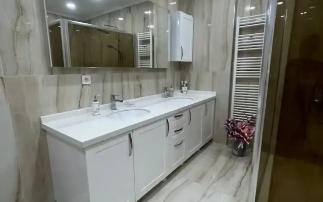 Serene Luxury Villa With Private Pool in Yalova