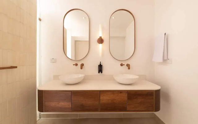 w Incredible 5BR House w Jacuzzi in El Poblado