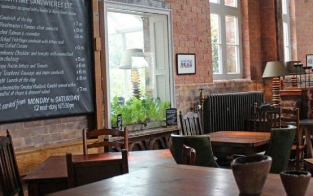 The Cholmondeley Arms Inn - Good Pub Food - B&B in Cheshire