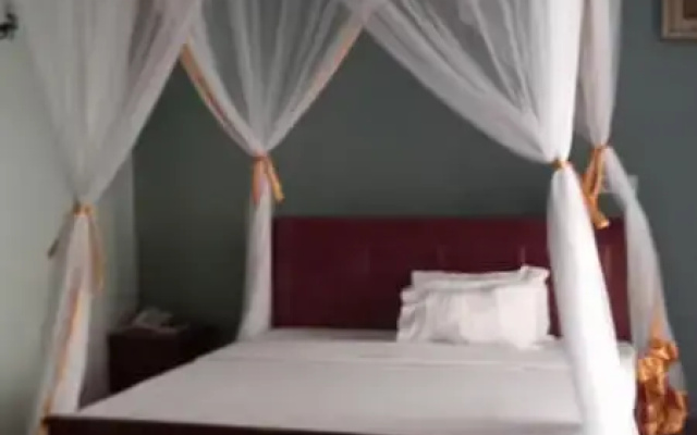 Super Paradise Hotel