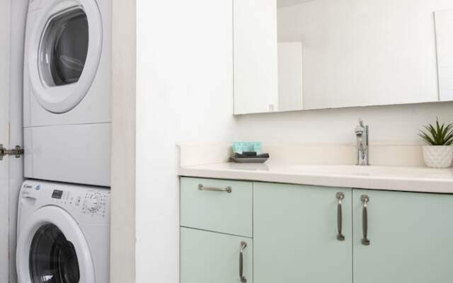 AirTLV Comfortable 3 BDRM in Old North