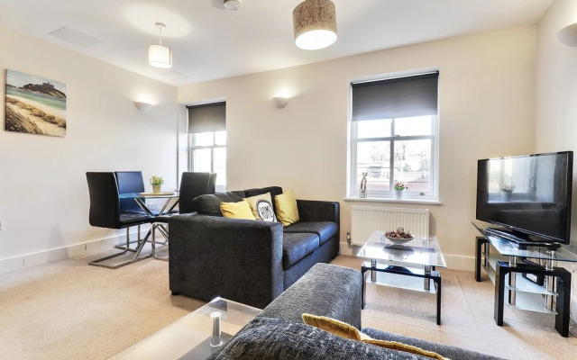 Sapphire Serviced Apartment