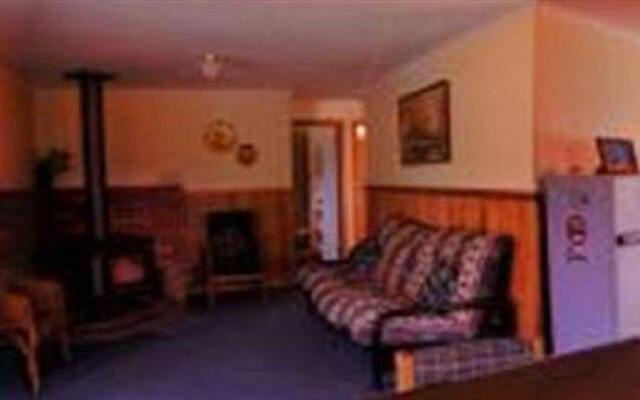 Lake Yalleena Nature Retreat