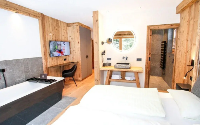 Luxury Chalet Pinzgauer Almhutte in Konigsleiten