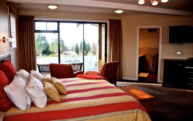 Dock Bay Lodge