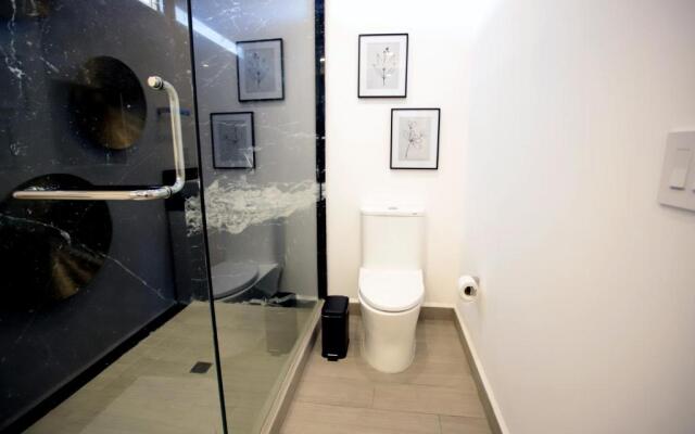 RealLuxe Stylish apartment with pool and gym