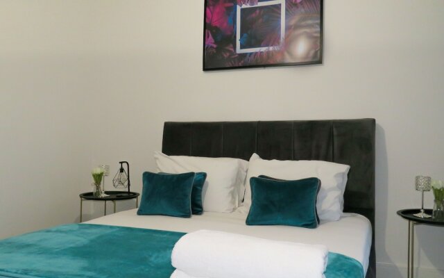 Tudors eSuites JQ Regency Kingsize