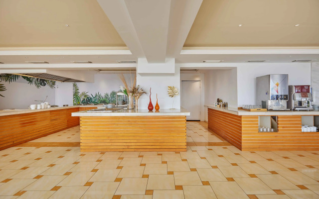 Gerakas Belvedere Hotel & Luxury Suites