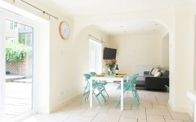 Platinum Apartment Mornington Crescent 9986