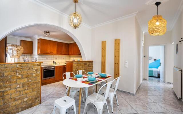 Modern 2 bed Apartment in Downtown of Fira