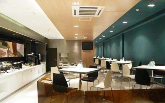 Zhangjiagang Suning Auraya Hotel