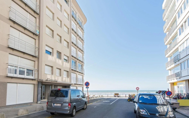 Nevada 101 With top Location Right on the Beach