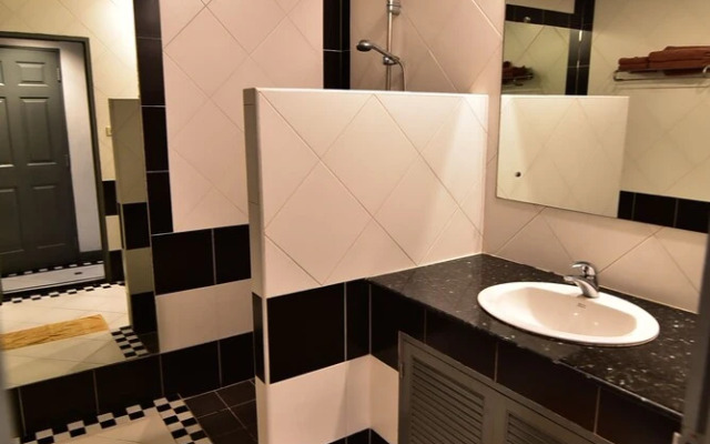 Enjoy Andre Restaurant & Room