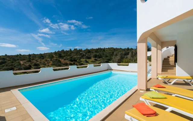 Inviting 4-bed Villa in Burgau With Private Pool