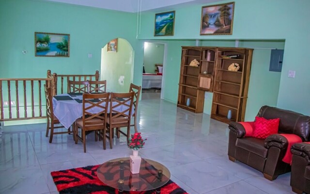 The Hamilton's Nature Villa