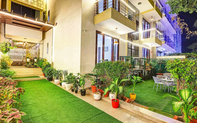Fabhotel B Stays