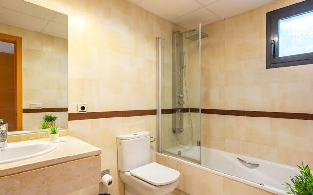 Large Terrace Apartment and near the Pool Ref 38