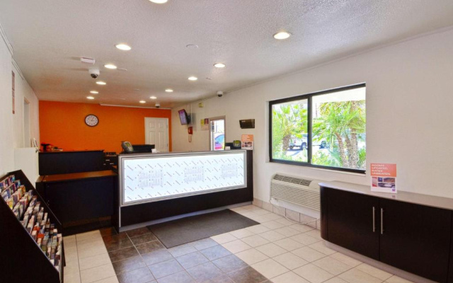 Motel 6 Palm Springs, CA - East - Palm Canyon