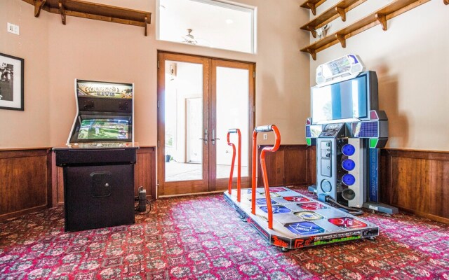 The Mermaid by AvantStay | Prvt Estate w/Swim-Up Bar, Volleyball Crt | Sleeps 14