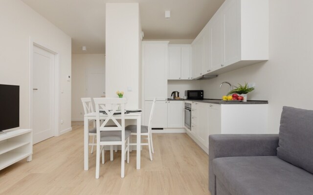 Lopianowa Apartment Warsaw by Renters