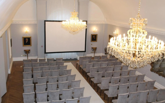Rushton Hall Hotel & SPA