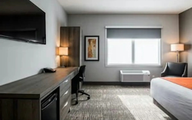 Amsterdam Inn & Suites, an Ascend Collection Hotel