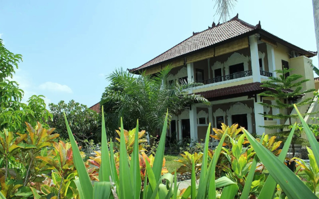 Man's Cottages and Spa