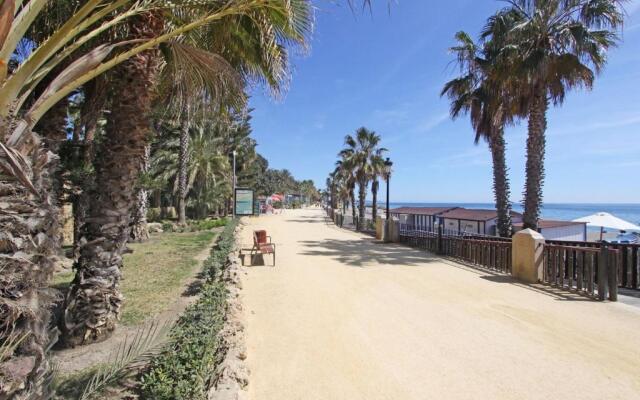 1105 beachfront apartment golden mile marbella