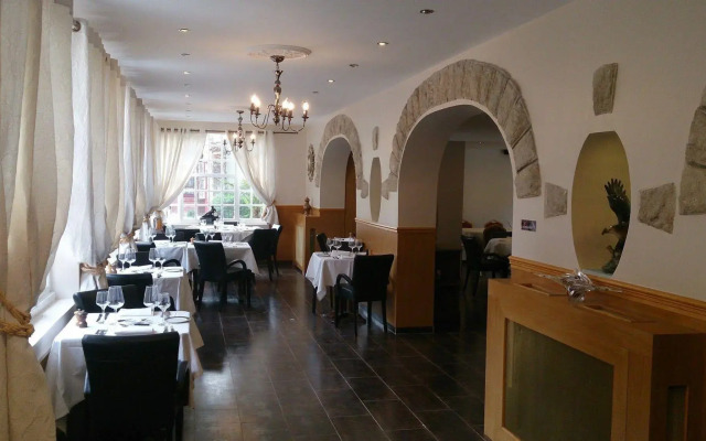 Hostellerie Du Lys - Hôtel & Restaurant