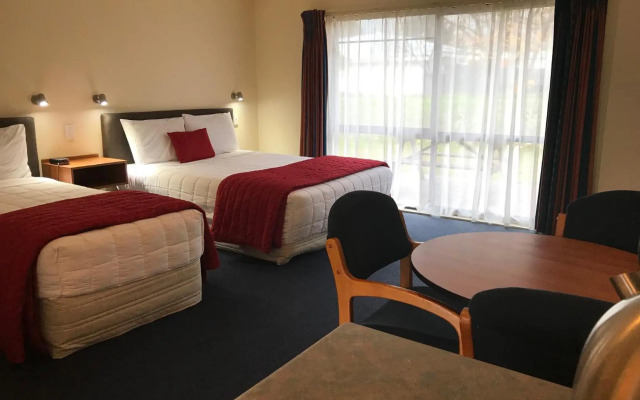 The Peaks Motor Inn