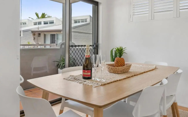 Belmondos Unit 4 Noosa Parade 81