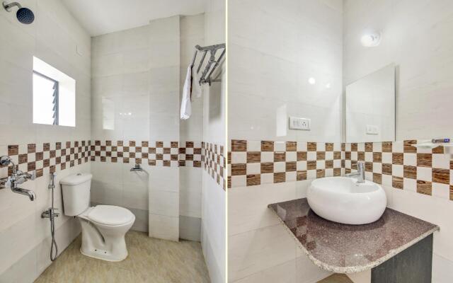 OYO Townhouse 781 Royal Palms Hotel