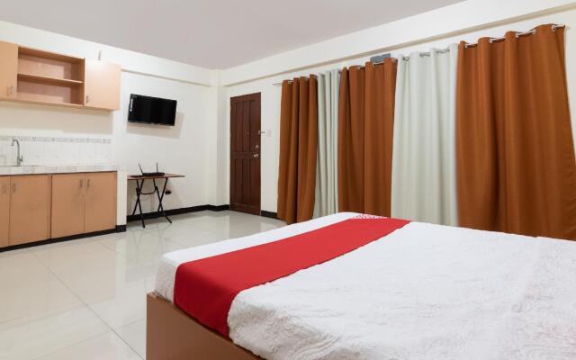 OYO 578 Red Velvet Suites Vaccinated Staff