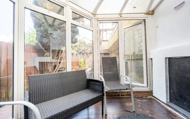 Maidstone - Sleeps 6 - Parking - Garden - 96ws