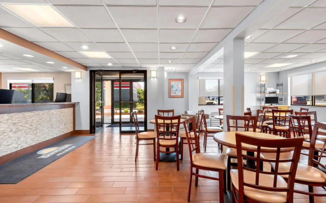 Days Inn by Wyndham Hillsdale