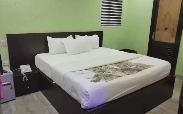 Tatiana Hotel and Suites